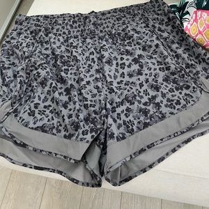 Athleta Printed Mesh Racer Run Short 4" size 1X